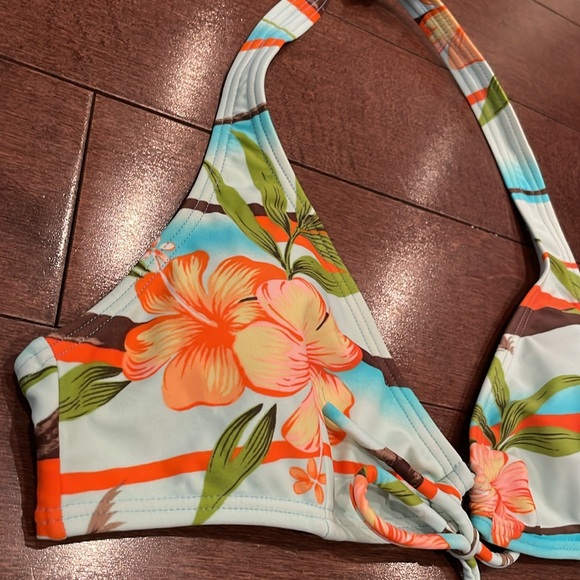 Halter top bikini - Picture 2 of 12